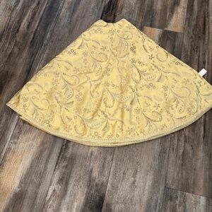✨ Gold Jacquard Christmas Tree Skirt – 55” Diameter – Elegant Holiday Decor ✨